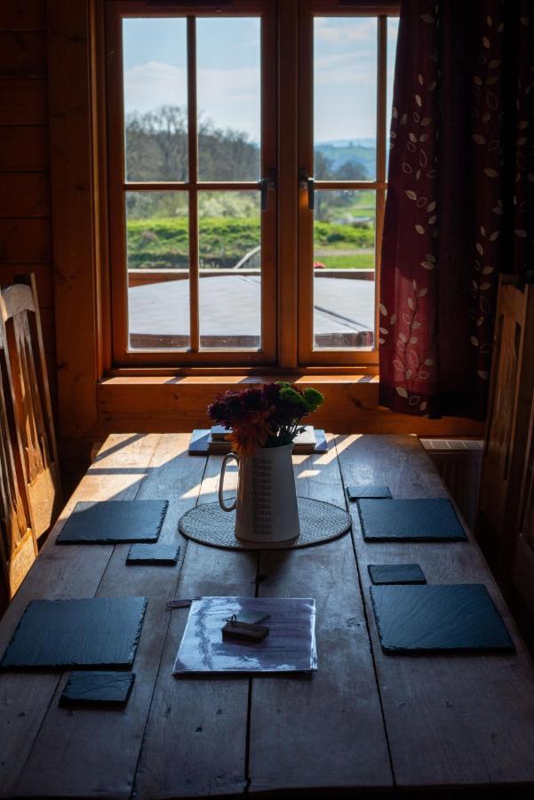 George Cabin - Log Cabin In Wales With Hot Tub Ньютаун Экстерьер фото